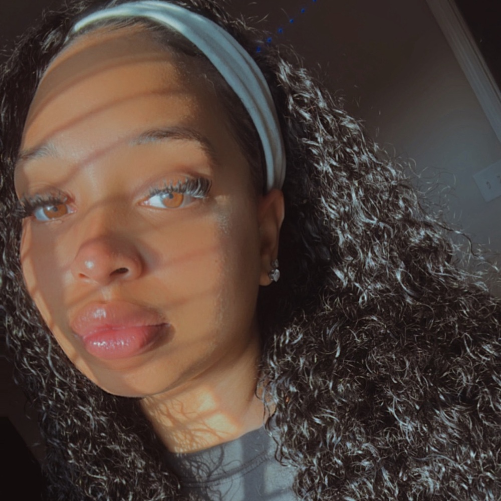 Meet your Posher, Aiyonna